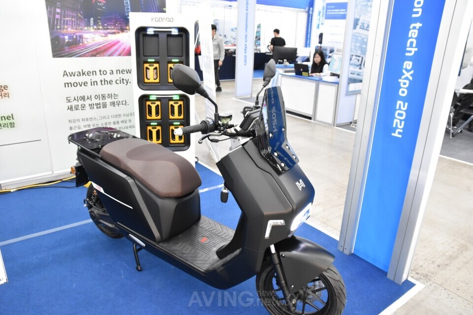 와코모터스 관련 기사 사진 · 와코모터스, FIX 2024서 ‘X10 전기이륜차’ 공개... “8kw의 사이드모터 탑재로 강력한 출력!”