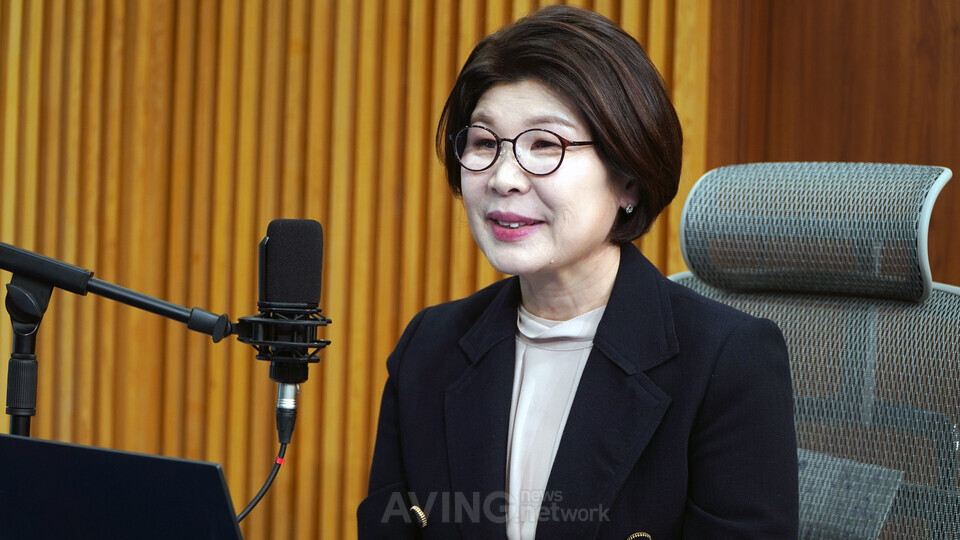 뉴다이브 조성자 대표가 MIK베이스캠프 스튜디오에서 인터뷰를 진행하고 있다. | 촬영 - 에이빙뉴스