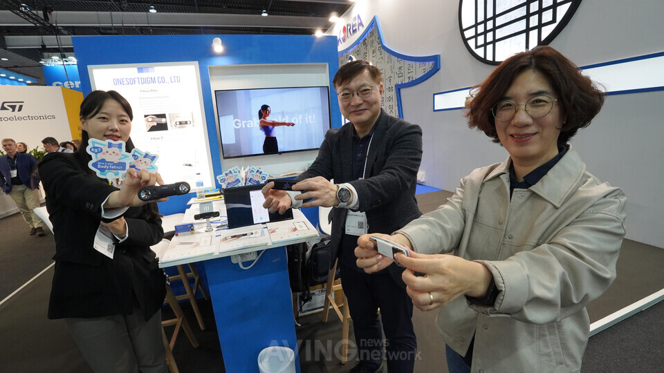 원소프트다임, 손으로 측정하는 인바디 '피트러스(Fitrus) 시리즈' MWC 20... - 뉴스 썸네일 이미지