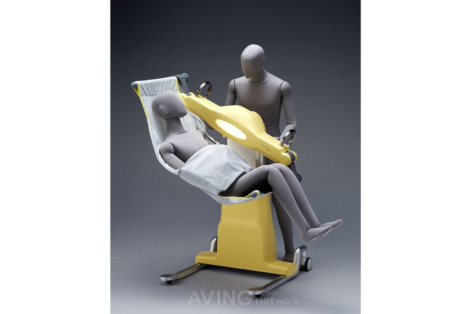 환자 이송 리프트 'ROBOHELPER SASUKE' | 제공 - 스마일케어