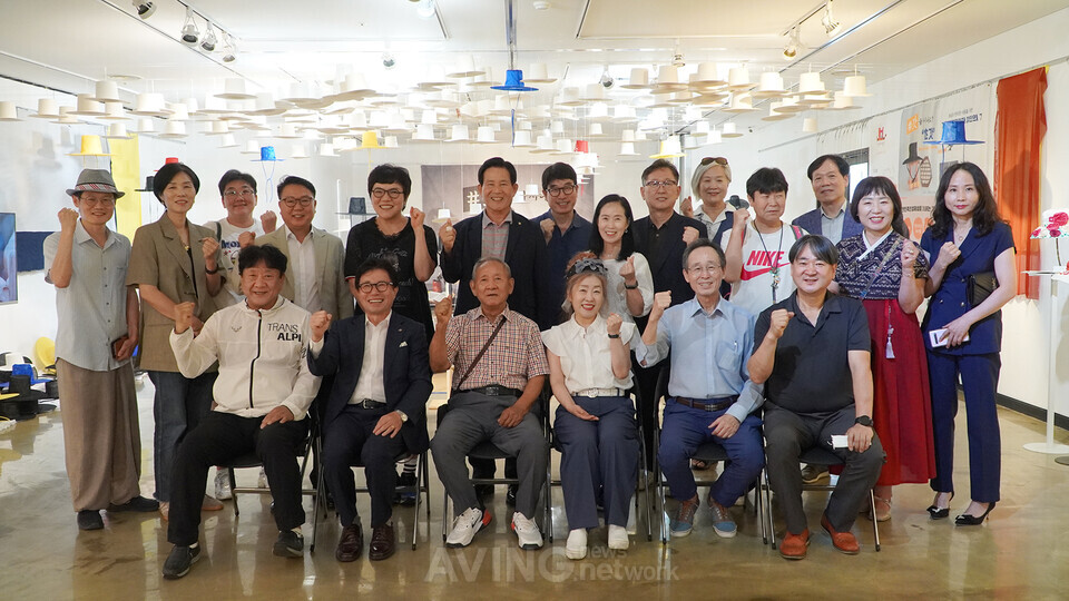 ‘갓’, 케이팝 아이콘에서 문화상품으로…전주에서 ‘1초갓’ 전시로 세계무대 노린다 관련 사진