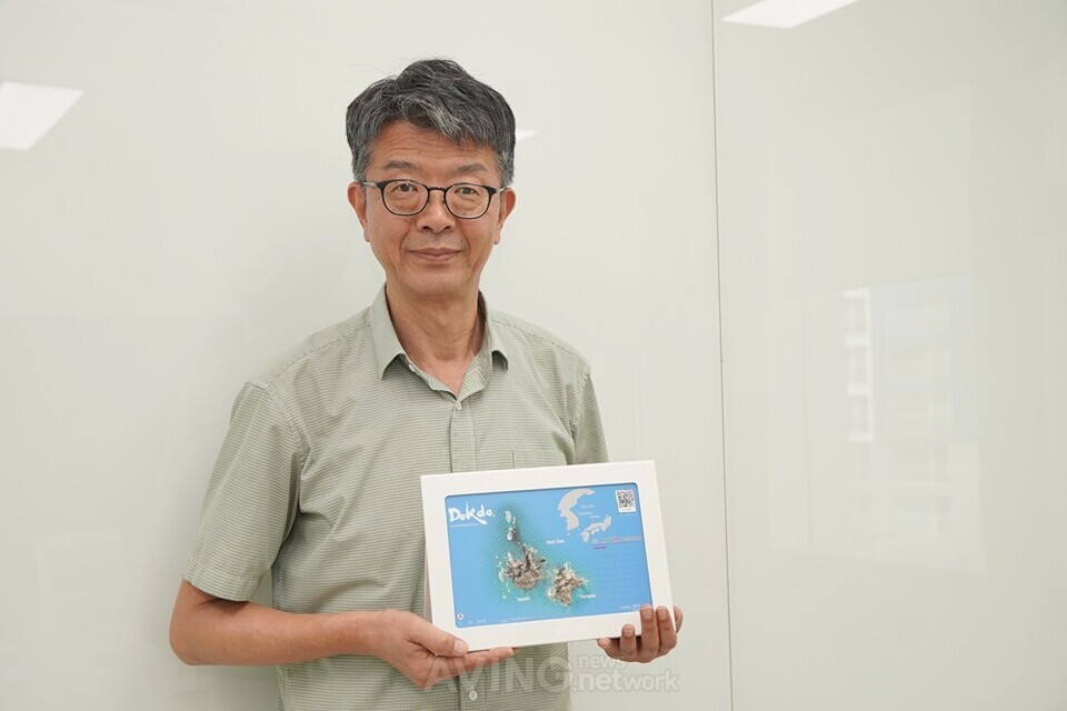 윤종선 토포로그 대표가 ‘독도 가상여행 체험학습 키트(KIT)’를 소개하는 모습. │촬영-에이빙뉴스