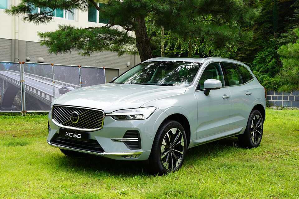 신형 볼보 XC60 B5 울트라(브라이트 테마) 트림, 베이퍼 그레이 모델 | 촬영 - 에이빙뉴스 