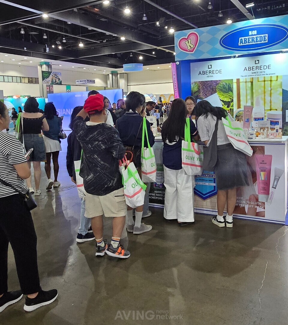 아베르데(ABEREDE), KCON LA 2025서 美 소비자 사로잡다… 온라인몰 입점·완판 성과 관련 사진