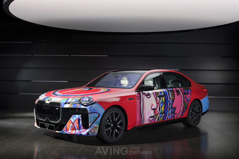 BMW, ‘프리즈 서울 2025’ 공식 파트너로 참가... 韓 실험미술 거장 이건용과 특별 협업 작품 공개