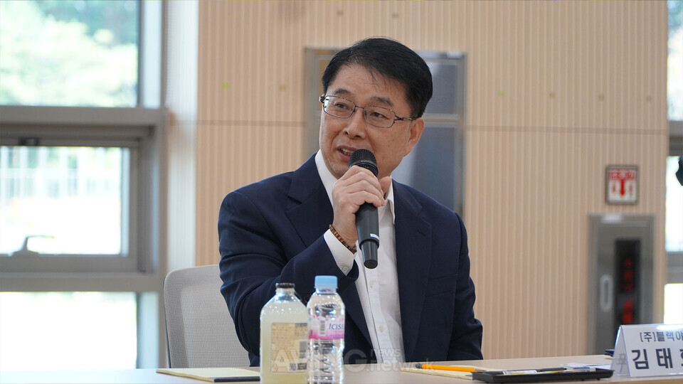 지난 21일 한국산림복지진흥원 본관 1층 대회의실에서 열린 협약식에서 ㈜블랙야크I&C 김태효 대표가 발언하고 있다. | 촬영 – 에이빙뉴스