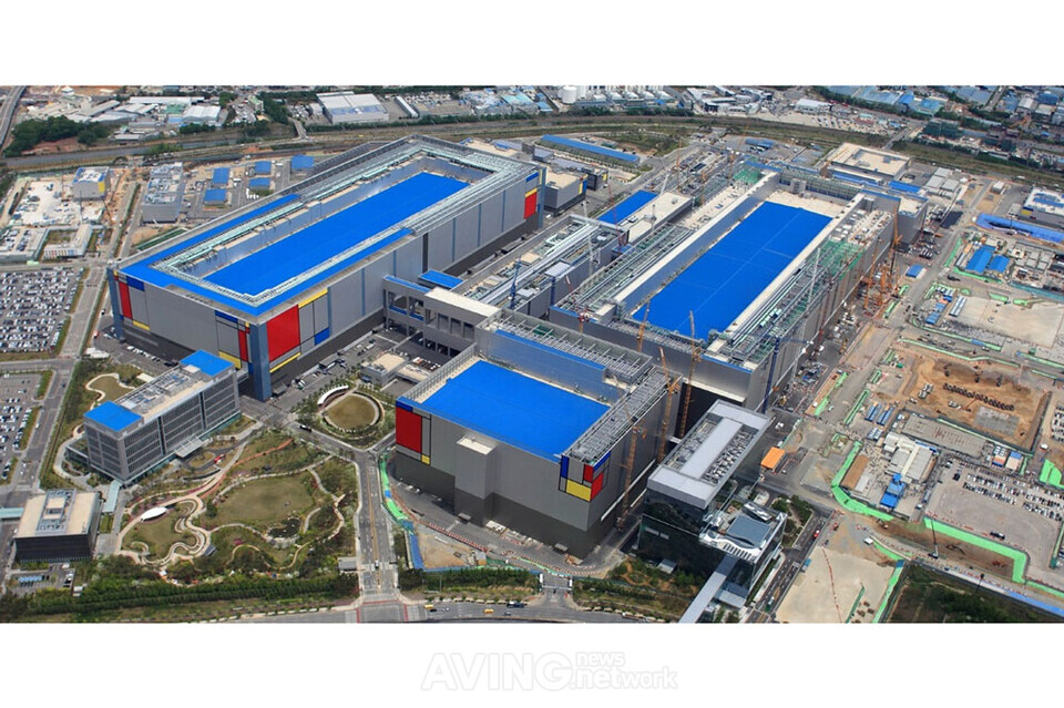 삼성전자, 9월 중 엔비디아에 HBM4 샘플 납품 유력... AI 메모리 1위 SK하이닉스와 입지 맞바꿀까