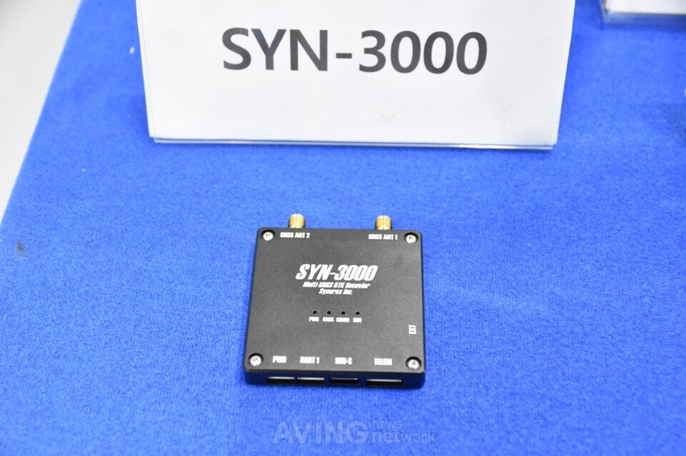 씨너렉스, 2025 월드 시티테크 엑스포서 'SYN-300 시리즈' 공개... "다중... - 뉴스 썸네일 이미지