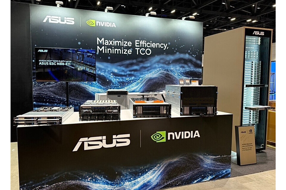 에이수스, 2025 OCP 글로벌 서밋서 엔비디아 ‘B300’ 기반 차세대 서버 공개... 클라우드·AI 컴퓨팅 환경 최적화!