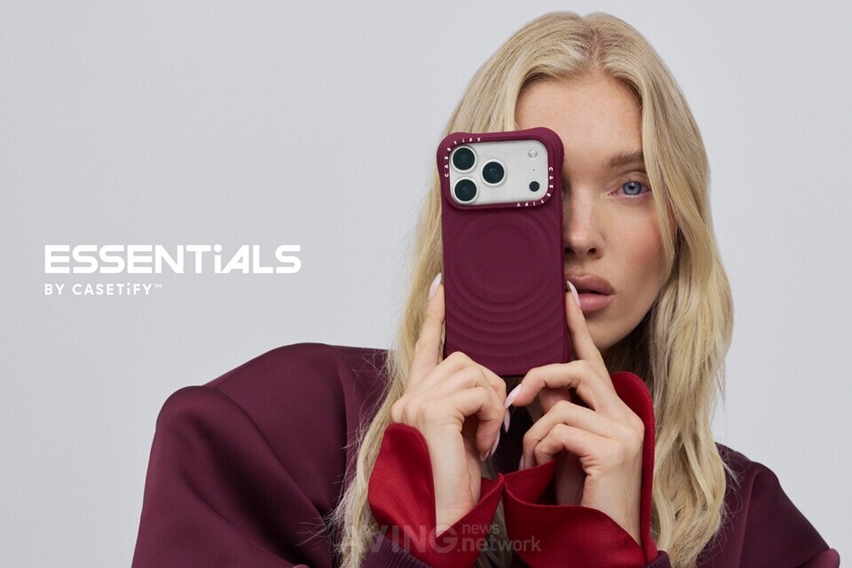 케이스티파이, 'Essentials by CASETiFY™ 컬렉션' 신제품 선보여... “겨울철 일상에 감각적인 스타일 포인트 더해”