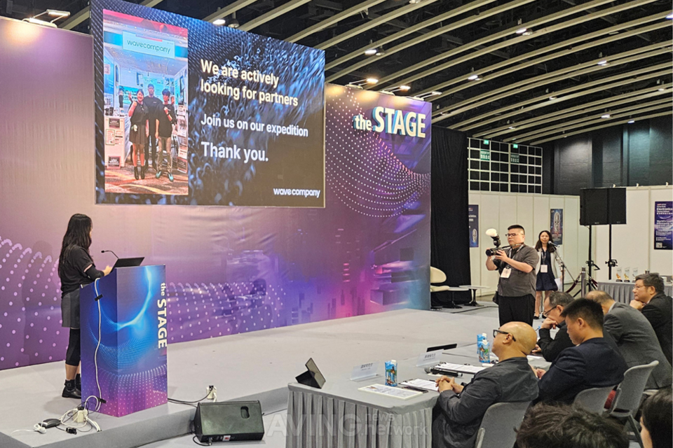 웨이브컴퍼니, '홍콩 전자박람회 2025'서 스마트 컴프레션 웨어·AI 기반... - 뉴스 썸네일 이미지