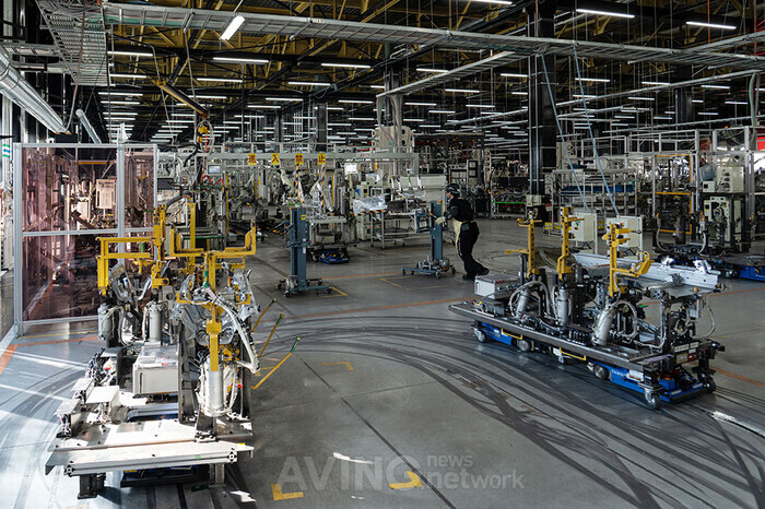 GR 팩토리 내부에 설치된 무인운반차량(AGV, Automated Guided Vehicle)’ 모습. | 제공-토요타 자동차