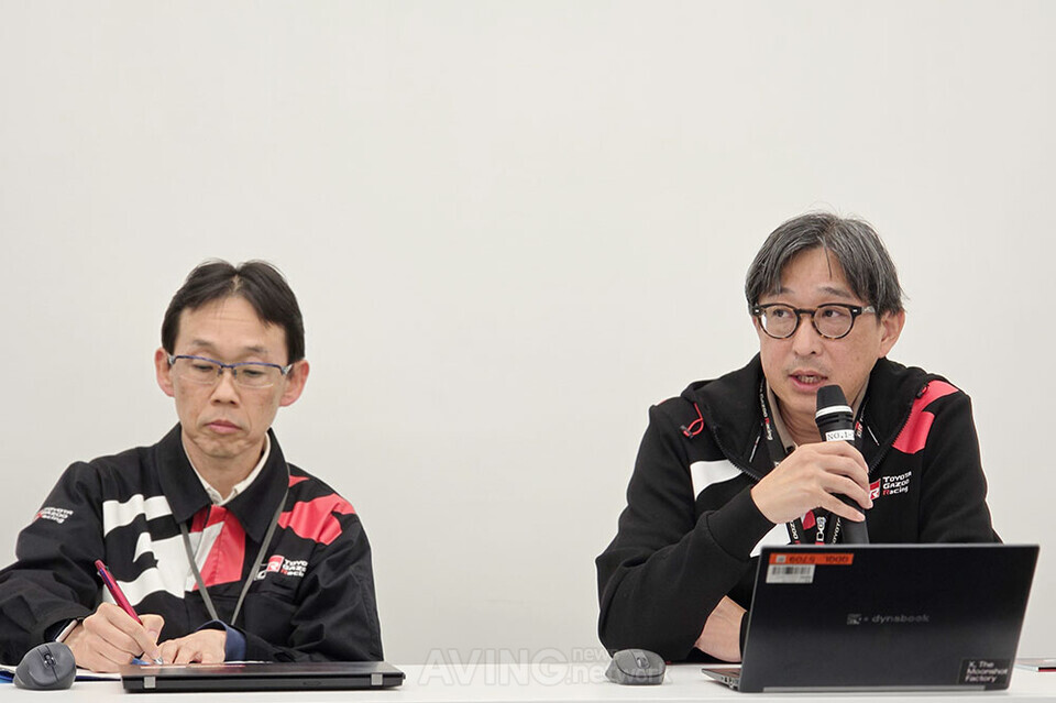카와키타 아츠시(Kawakita, Atsushi), 스즈키 세이지(Suzuki, Seiji) GR 매니지먼트 디비전 프로젝트 매니저가 기자들의 질문에 답하고 있다. | 제공-한국자동차전문기자협회