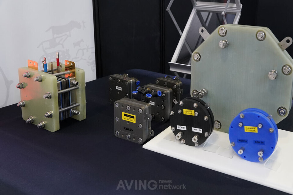 루시투앤, WAVE 2025서 고효율 촉매 기반 수전해 전극·스택 공개... "수... - 뉴스 썸네일 이미지