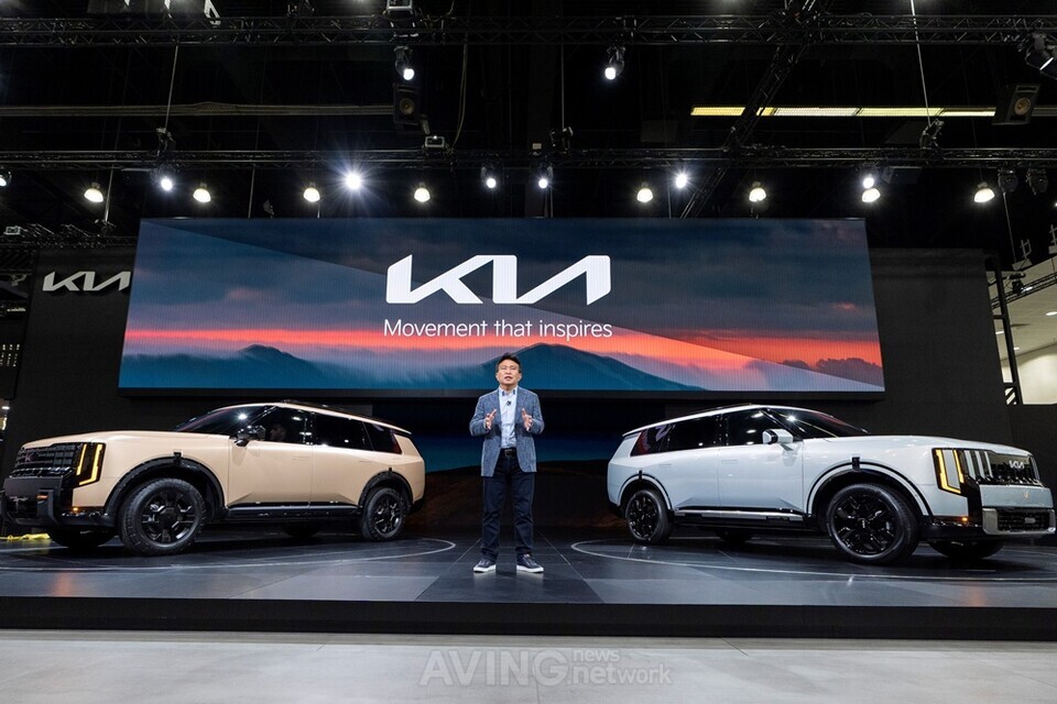 기아, 美 2025 LA 오토쇼서 ‘올 뉴 텔루라이드’ 공개... “하이브리드 탑재로 새로운 3열 SUV 패러다임 제시”