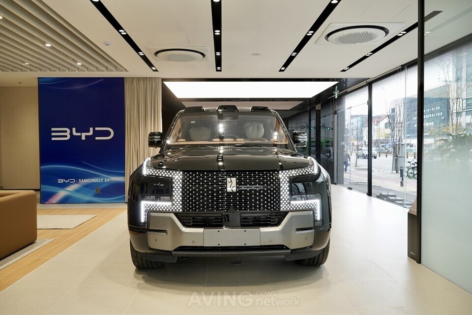 BYD코리아는 BYD Auto 송파전시장 공식 오픈을 기념해 12월 7일까지 ‘양왕 U8’을 특별 전시한다. │제공-BYD코리아