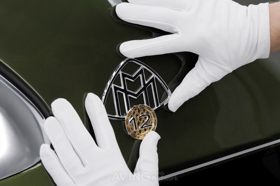 메르세데스-마이바흐 S 680 V12 에디션 전용 엠블럼 │제공-메르세데스-벤츠 코리아