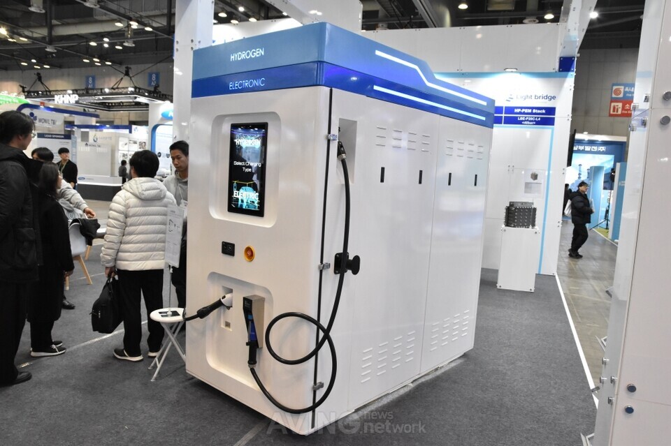 라이트브릿지, WHE 2025서 'H-Bridge' 소개해..."수소 생산·저장·충전을... - 뉴스 썸네일 이미지