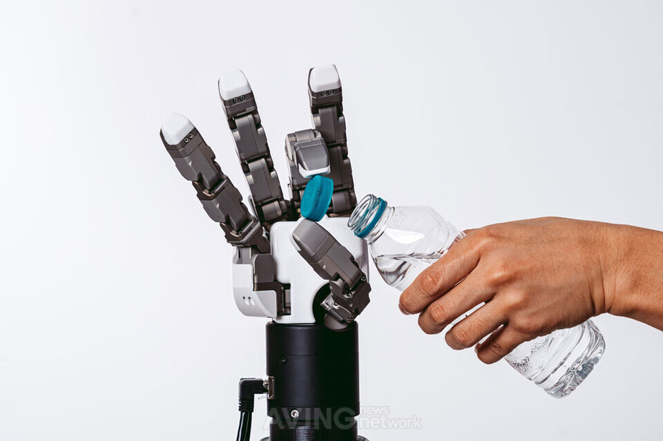 테솔로, CES 2026서 고정밀 로봇 핸드 'DG-5F' 선보인다... "기존 작업용... - 뉴스 썸네일 이미지