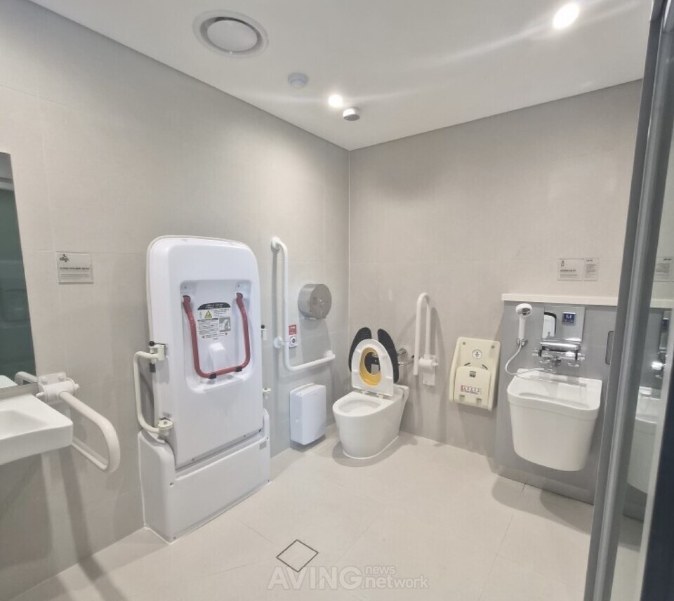 유니유니, 프라이버시 침해 없는 공중화장실 AI 'SAVVY 1.5'로 화장실문... - 뉴스 썸네일 이미지