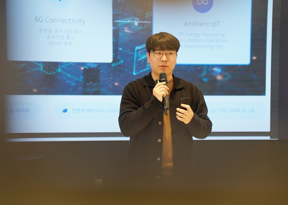 김민수 워프솔루션 대리가 컨퍼런스 현장에서 발표를 진행하고 있다.ㅣ 촬영-에이빙뉴스