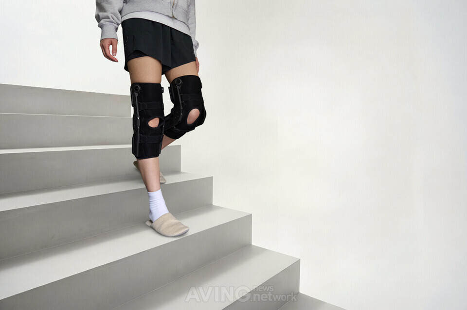 리보디스, KIMES 2026서 무릎 보호대 'REBOUND Knee' 공개... "실질적인 충... - 뉴스 썸네일 이미지