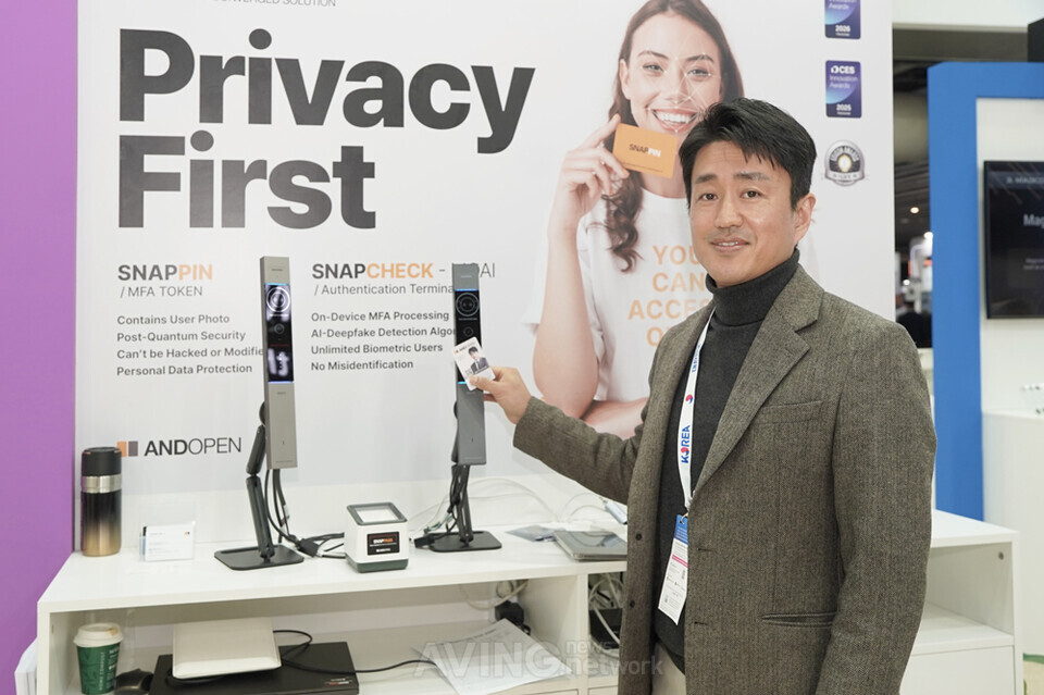 ANDOPEN showcases GDPR-compliant solution ‘SNAPPASS’ at MWC 2026… aiming to reshape the European market with serverless biometric authentication. 관련 사진