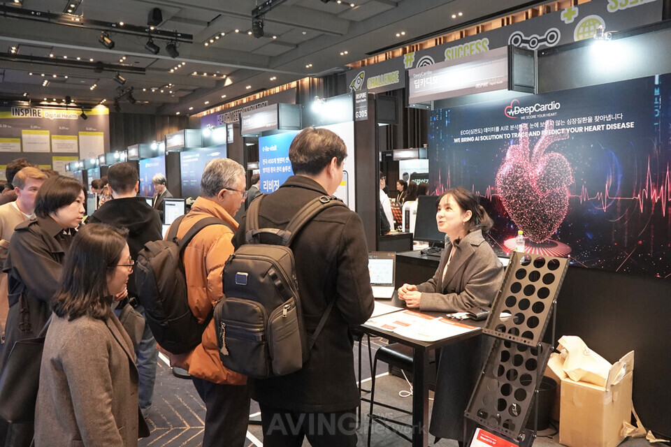 딥카디오, KIMES 2026서 심전도로 심혈관계 질환 예측·진단하는 'SmartEC... - 뉴스 썸네일 이미지