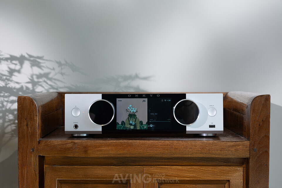 Onkyo-Y40-Silver-Focus5 | 제공 - CJS