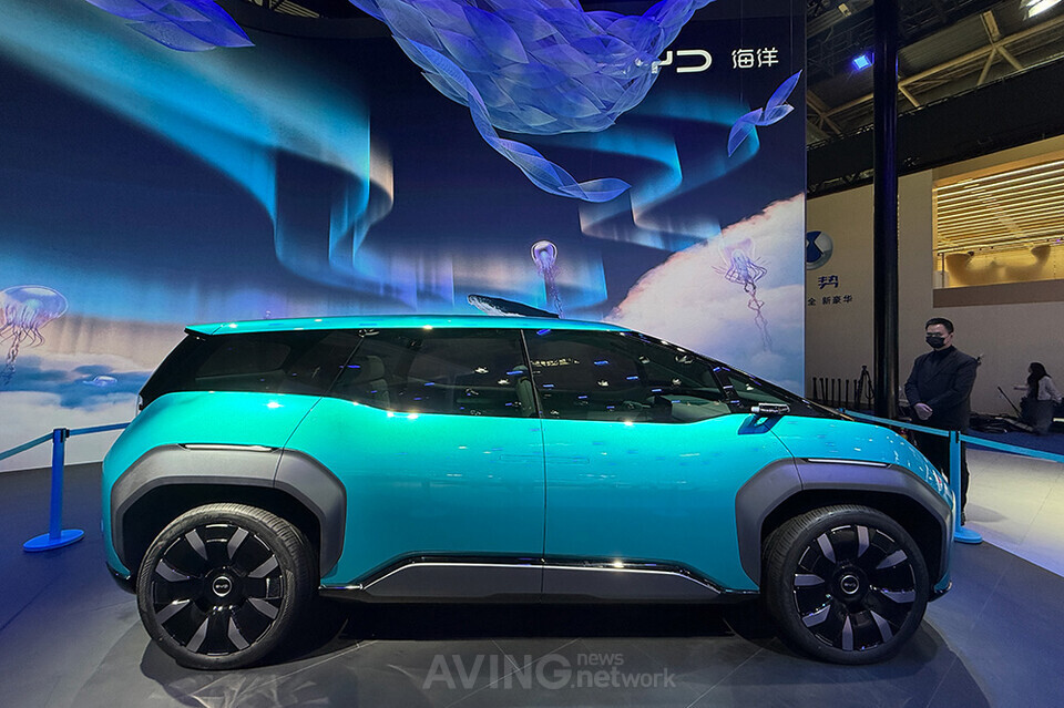 BYD가 24일(금, 현지 시각) ‘2026 베이징 국제 모터쇼'에서 선보인 새로운 콘셉트카 이동 생활 큐브 ’OCEAN-V‘ 외관 모습. | 촬영-에이빙뉴스