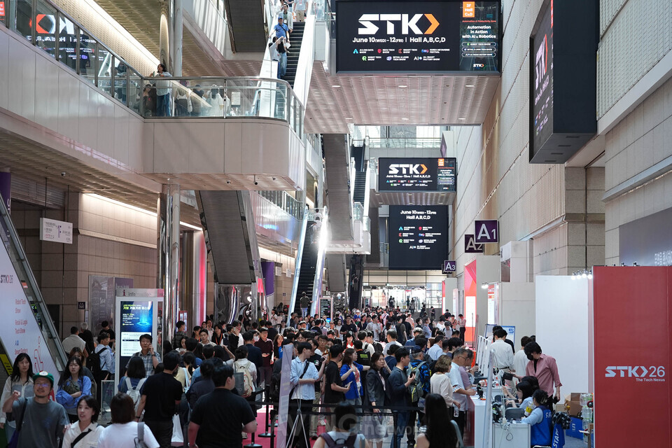 "글로벌 테크 공룡부터 피지컬 AI까지"... 'STK 2026', 코엑스 전관서 화... - 뉴스 썸네일 이미지