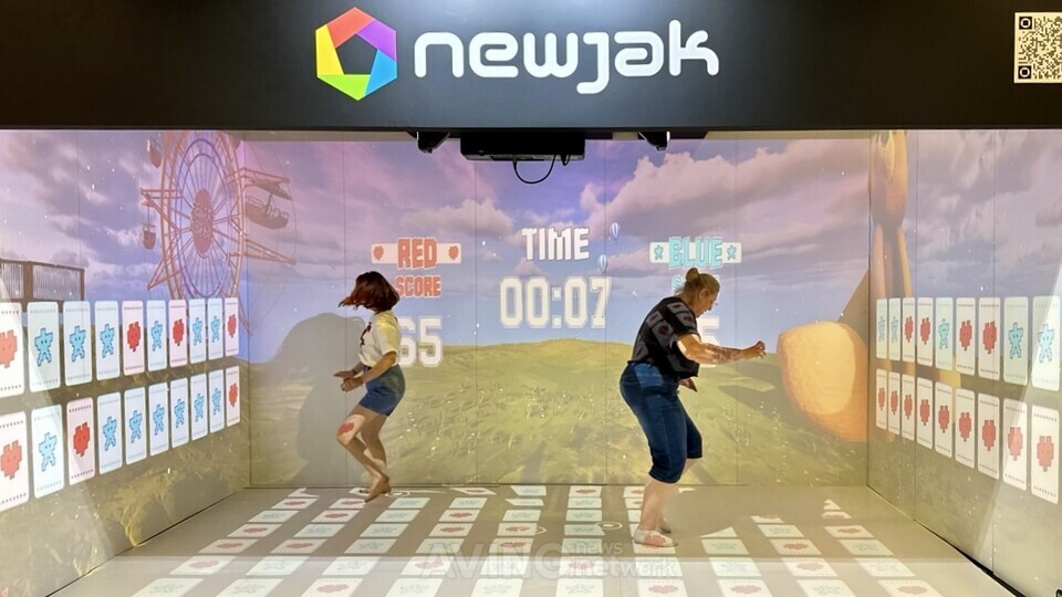"설명도 필요 없었다"... 파리 K-EXPO 달군 뉴작 '스포트랙' 체험존 - 뉴스 썸네일 이미지