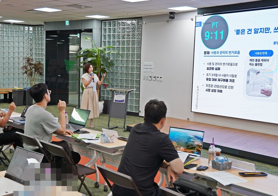 에코놀로지 오현정 대표가 3회차 판판데이에서 기업설명회를 진행하고 있다. ㅣ 촬영-에이빙뉴스