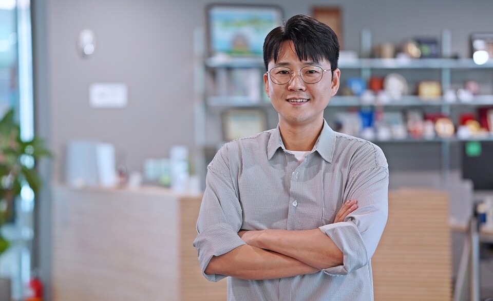 곽진우 오트 대표가 인터뷰 후 사진촬영에 응하고 있다. ㅣ 촬영-에이빙뉴스