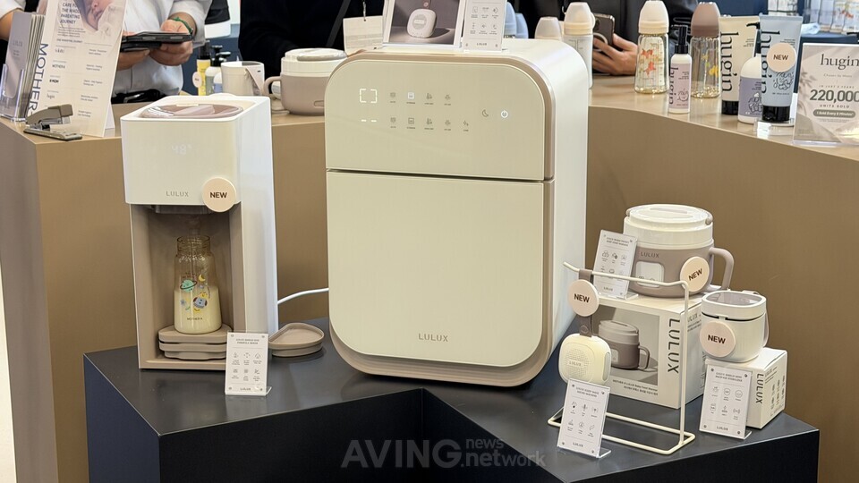 마더케이 관련 기사 사진 · [Kind + Jugend 2026] 마더케이, 육아 가전 브랜드 '루룩스(LULUX)' 전 라인업 글로벌 첫 공개… "엄마의 수고는 줄이고 아이와의 시간은 늘린다"